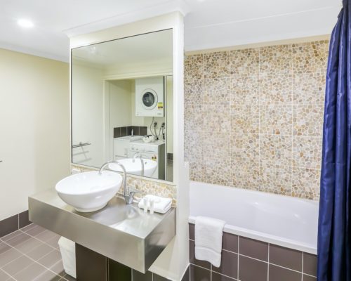 Mango Lagoon Resort, 1 bedroom apartment, bathroom